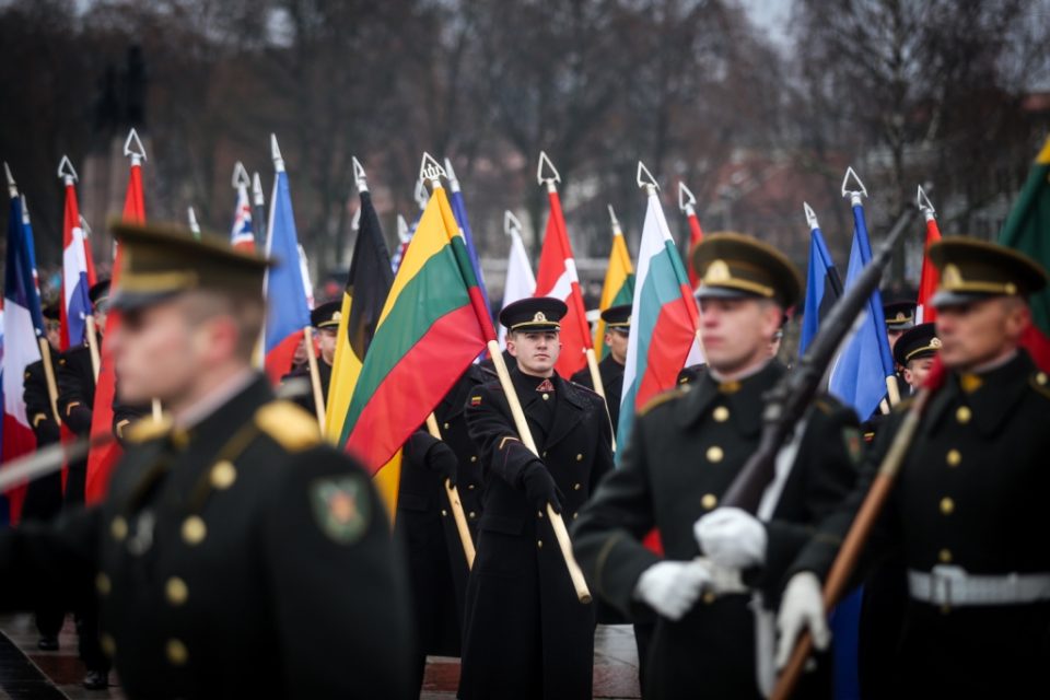 Lietuvos Kariuomenės Dienos Proga Pirmąsyk Suplevėsuos Visų Keturių ...