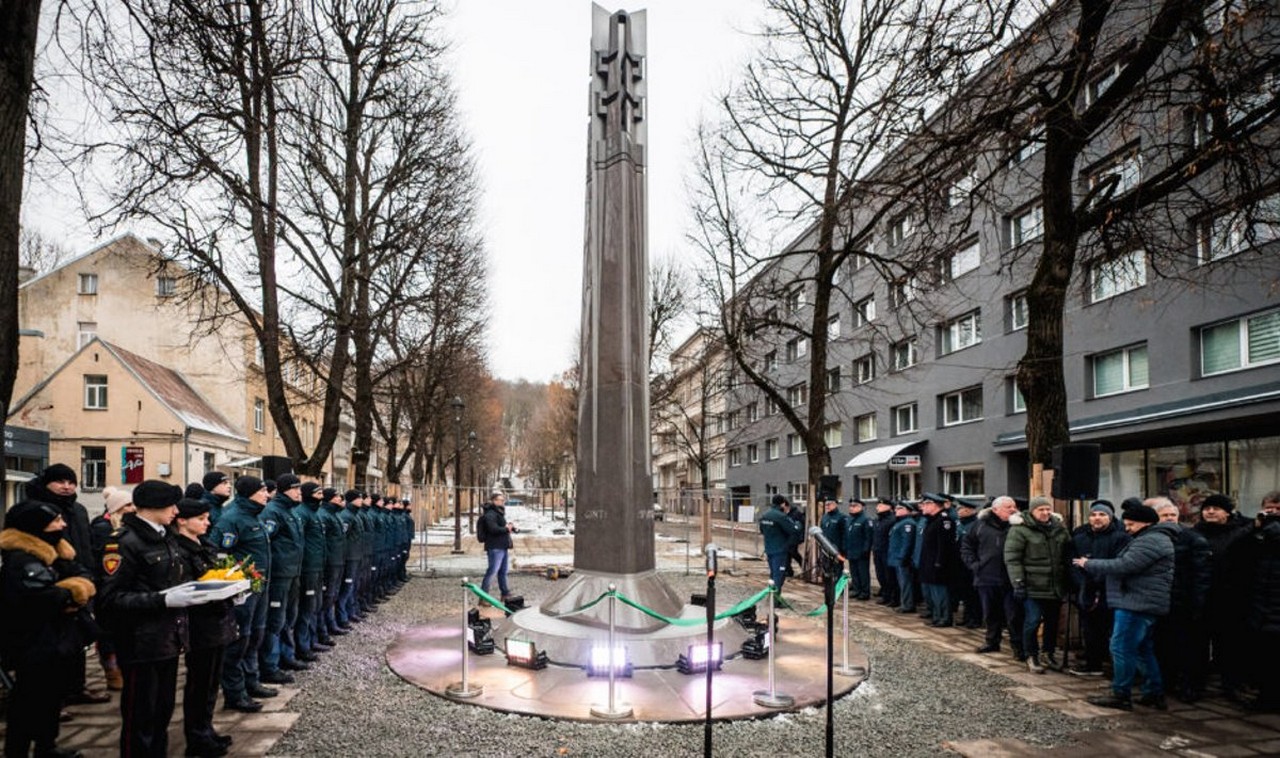 Kelis šimtus Tūkstančių Kaunui Kainavęs Obeliskas Policijai Stovi ...