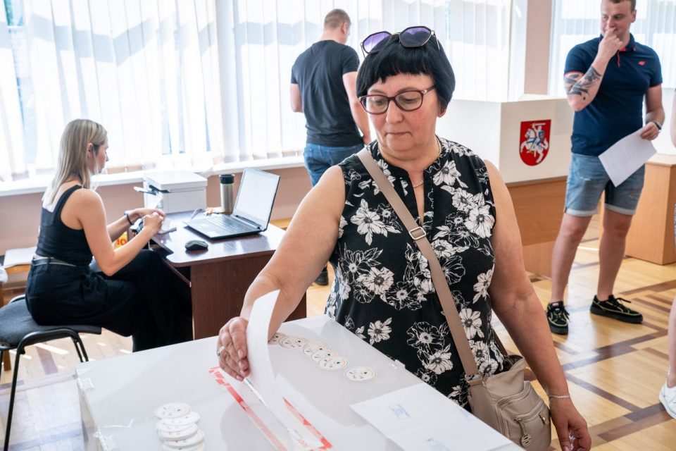 VRK antrajame prezidento rinkimų ture iki 17 val. iš viso balsavo 41